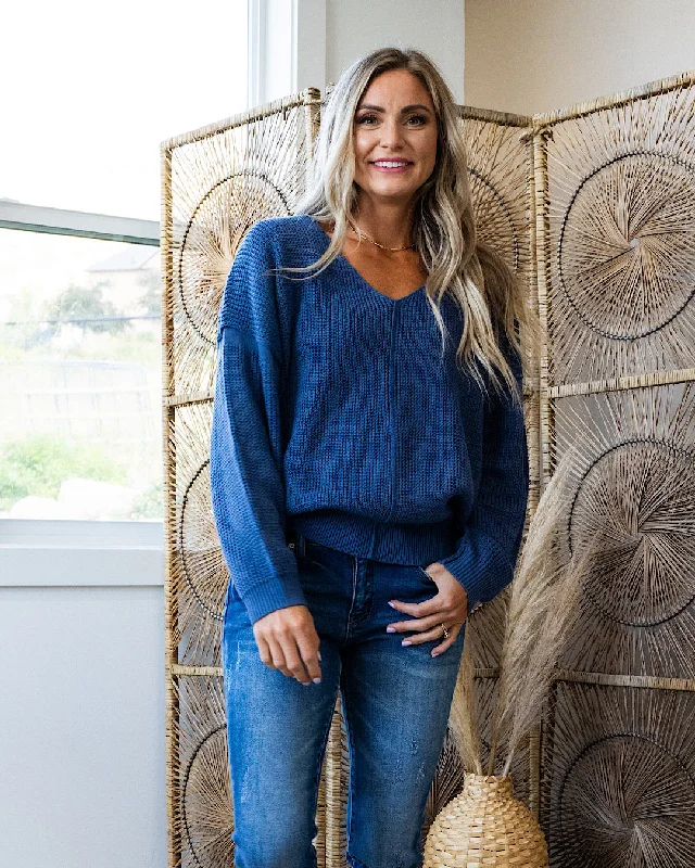 Weekend Deals That Sparkle Evie Oversized Textured V Neck Sweater - Azurite Blue