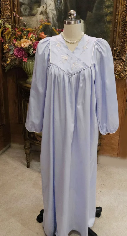 Weekend Savings Spectacle VINTAGE NATORI PERIWINKLE EMBROIDERED FLORAL SATINY NIGHTGOWN