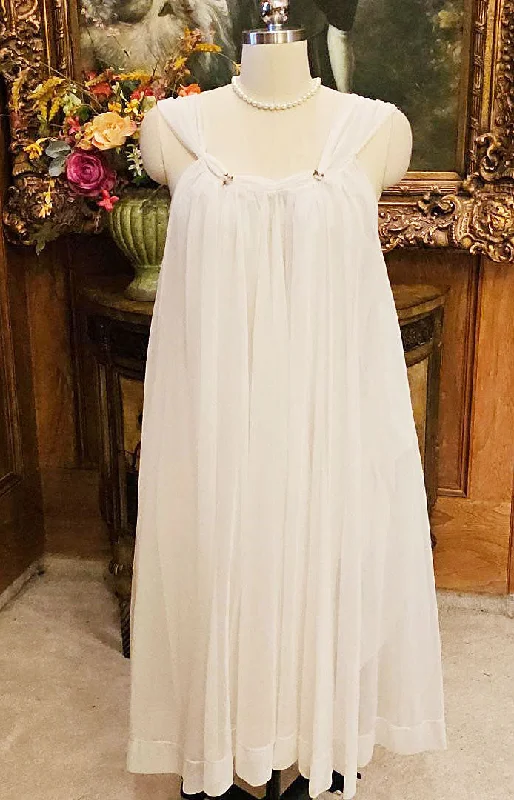 Weekend Savings Fiesta VINTAGE BRIDAL DOUBLE NYLON NIGHTGOWN ADORNED WITH PINK ROSETTES Weekend Savings Fiesta VINTAGE BRIDAL DOUBLE NYLON NIGHTGOWN ADORNED WITH PINK ROSETTES